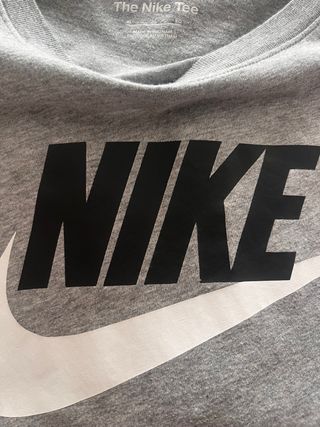 Camiseta Nike Talla XL Gris. Nueva sin estrenar.
