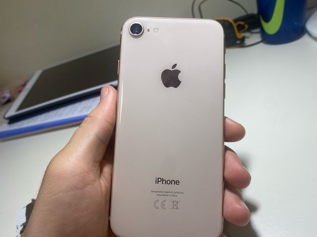 iPhone 8 da riparare con parti