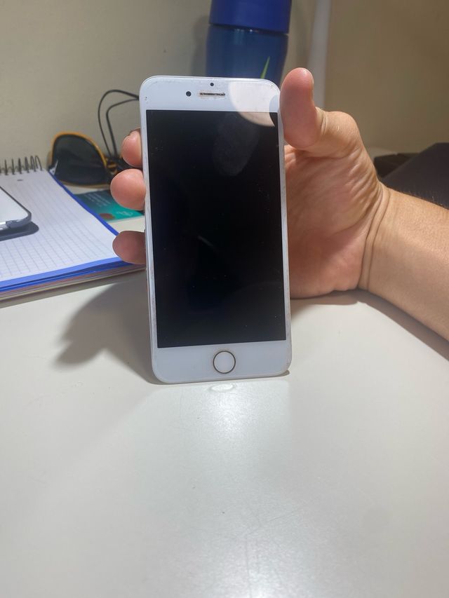 iPhone 8 da riparare con parti