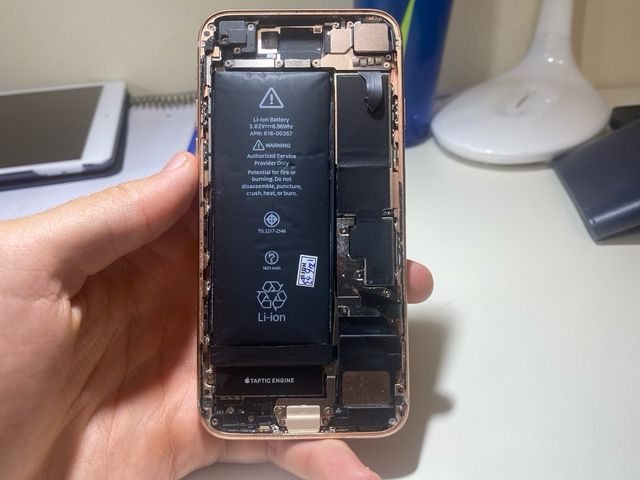 iPhone 8 da riparare con parti