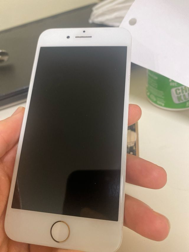 iPhone 8 da riparare con parti