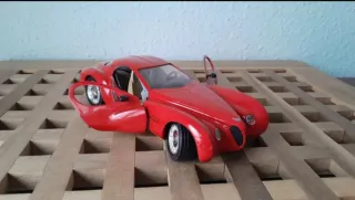 Auto giocattolo Ferrari GTO e Chrysler Guiloy. 