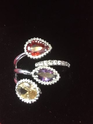 Anillo plateado ajustable con piedras