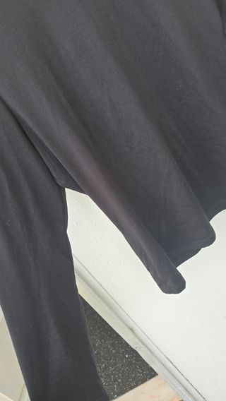 Camisola preta gola alta manga comprida