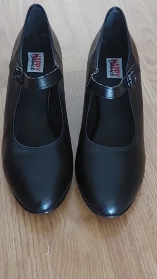 Zapatos flamenco negros sin estrenar.
T.41 