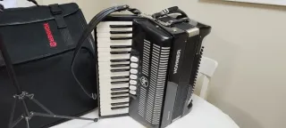 Acordeón HOHNER Bravo III 80 con atril.