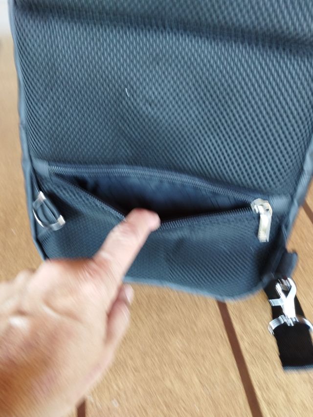 Mochila bandolera Arctic Hunter negra