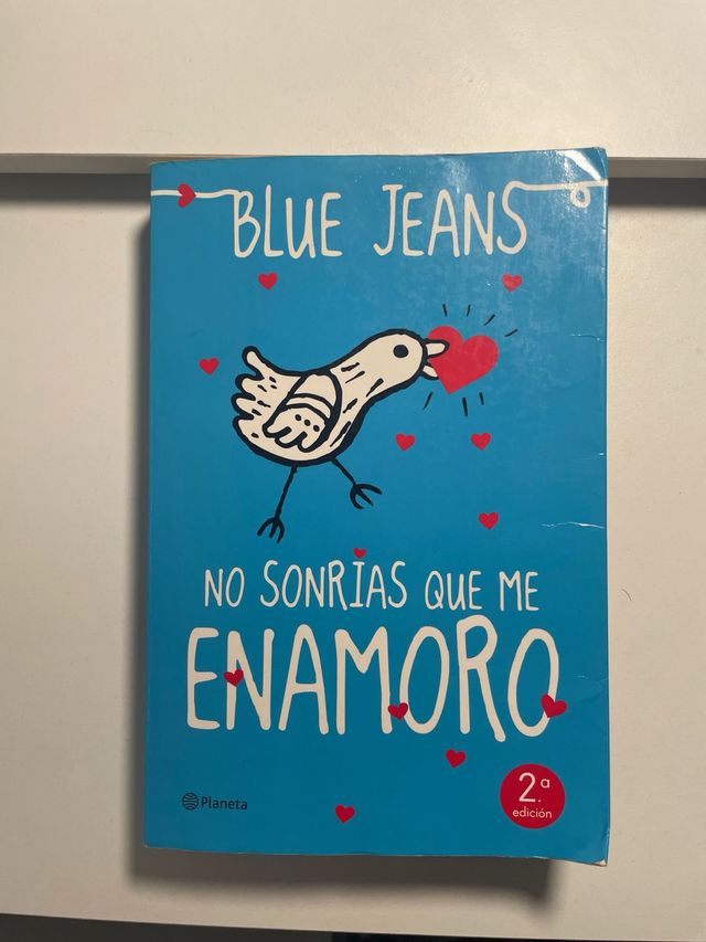 No sonrías que me enamoro