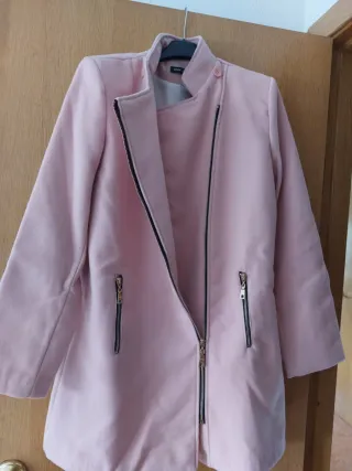 Abrigo rosa vestir con cremallera y capucha