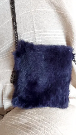 Bolso pelo sintético morado