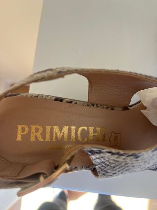 Sandalias de tacón con estampado de serpiente