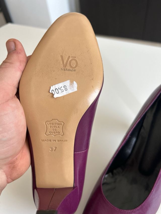 Zapatos de tacón morados para mujer