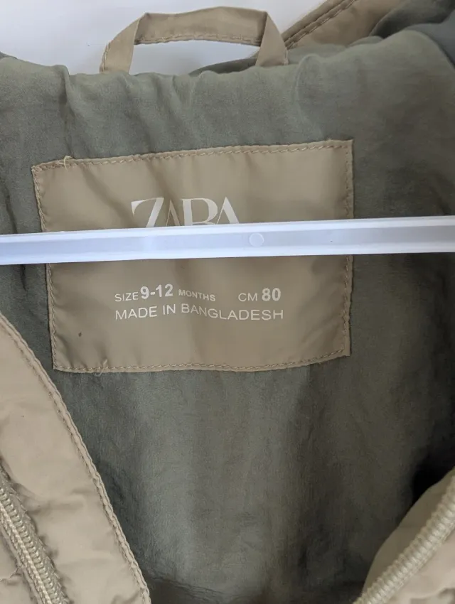 Chaqueta Zara impermeable con capucha