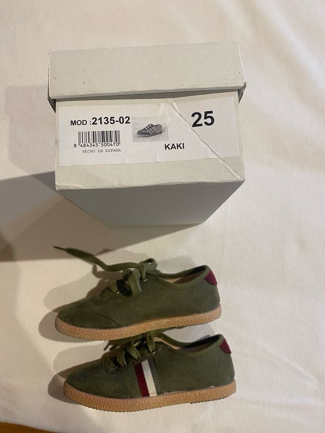Deportivas niño kaki talla 25