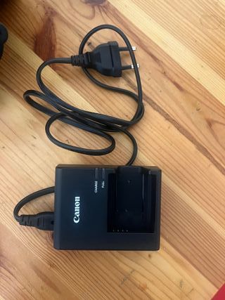 Fotocamera digitale Canon EOS 2000D nera