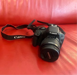 Fotocamera digitale Canon EOS 2000D nera