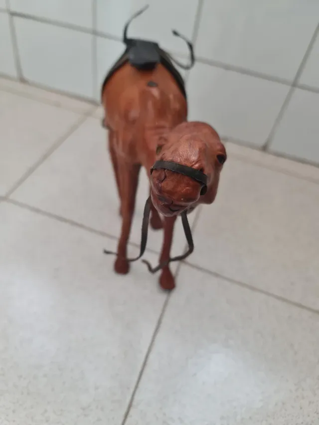 Statuetta vintage dromedario cammello in pelle