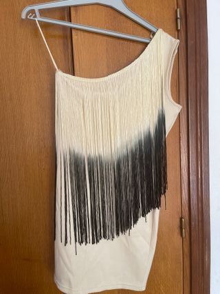 Vestido de fiesta con flecos Rare London Talla S