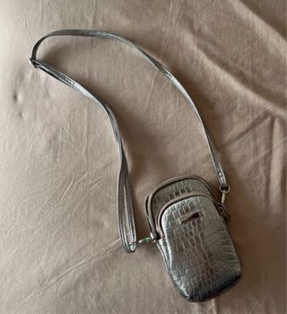 Bolso mini plateado efecto piel