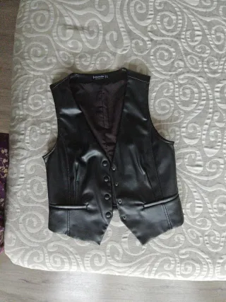 Chaleco de cuero negro