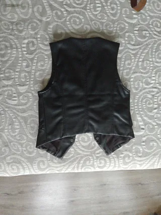Chaleco de cuero negro