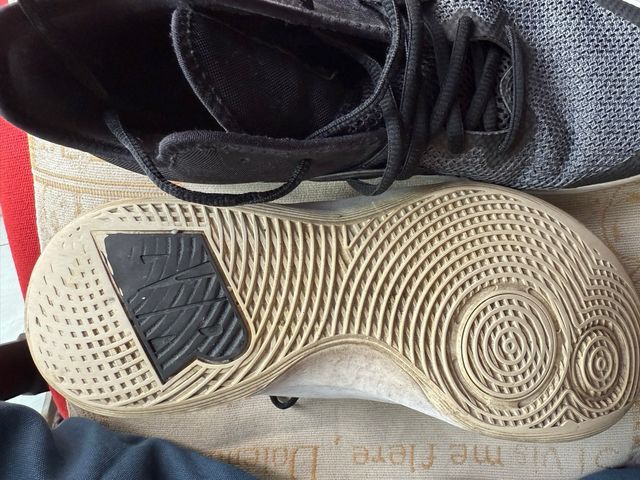 Zapatillas Nike Air Versitile III Gris/Negro