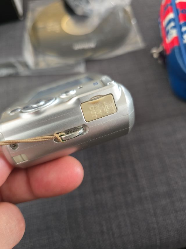 Nikon Coolpix L19 Argento