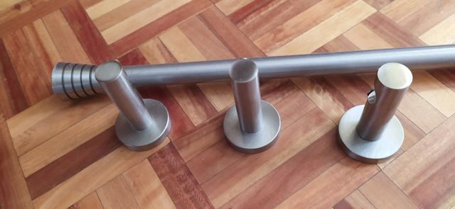 Barra de cortina de acero