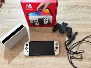 Nintendo Switch OLED + Pokémon