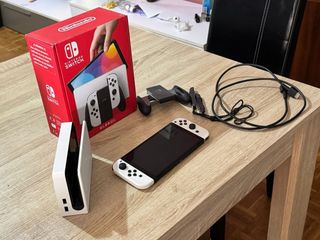 Nintendo Switch OLED + Pokémon