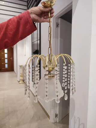 Lámpara araña dorada con cristales