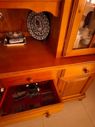 Mueble Vitrina Madera y Cristal