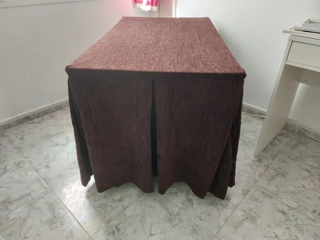 Mesa camilla tela floral marrón