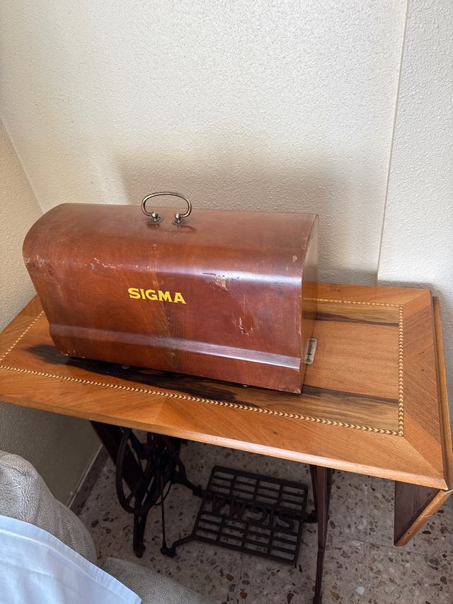 Máquina de coser Sigma antigua