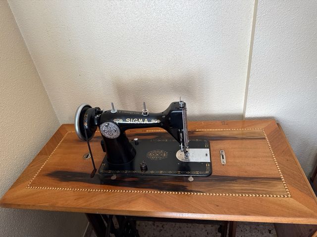 Máquina de coser Sigma antigua