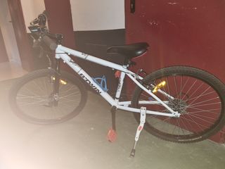 Bicicleta BTWIN blanca