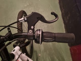 Bicicleta BTWIN blanca