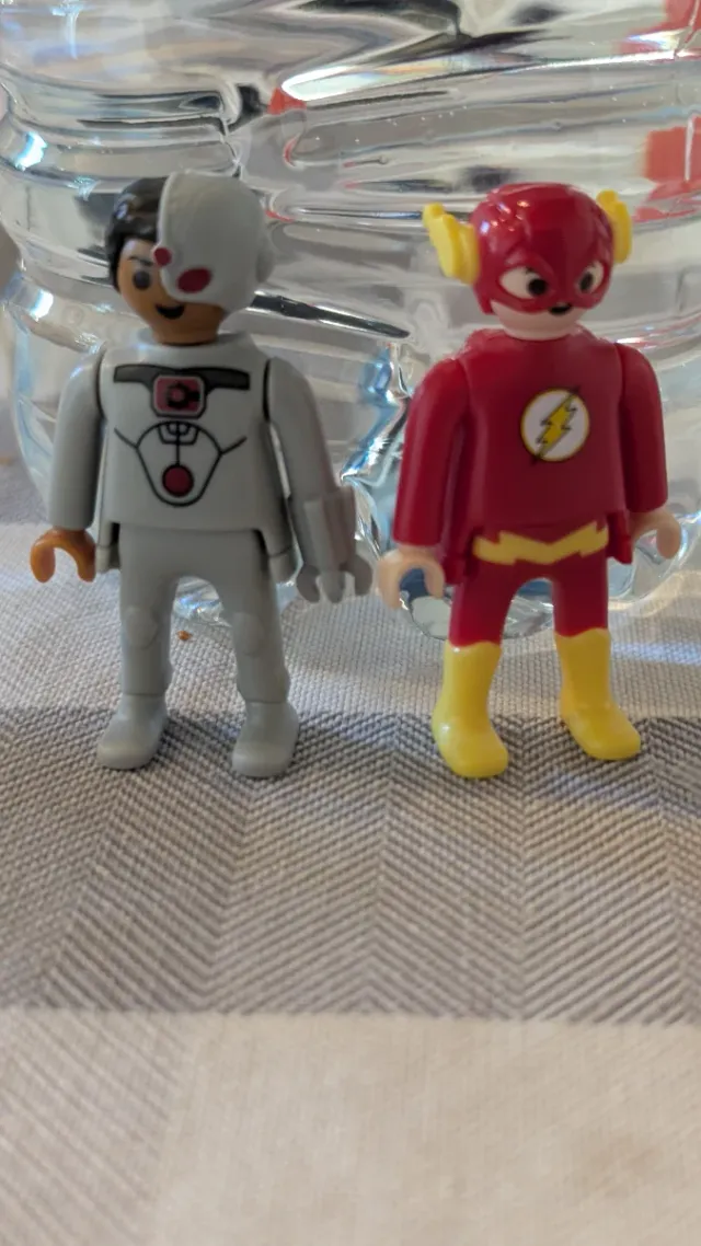 Sorpresine Kinder 2025 DC Flash & Cyborg