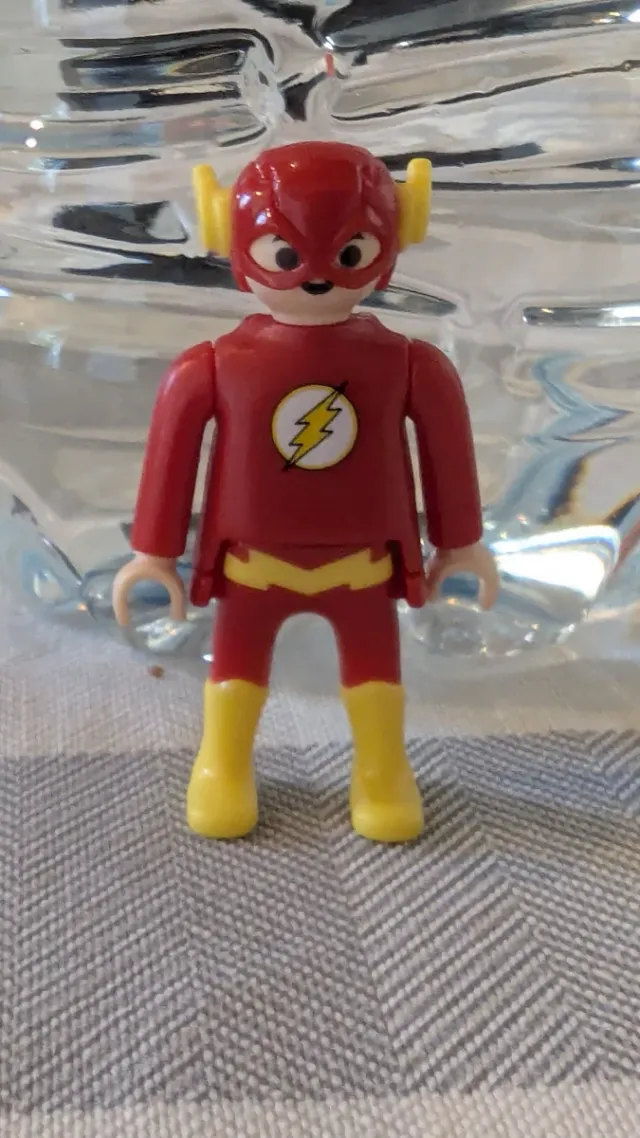 Sorpresine Kinder 2025 DC Flash & Cyborg