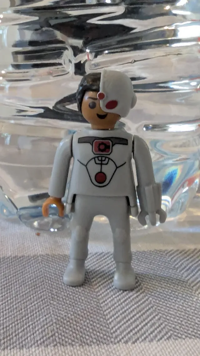 Sorpresine Kinder 2025 DC Flash & Cyborg