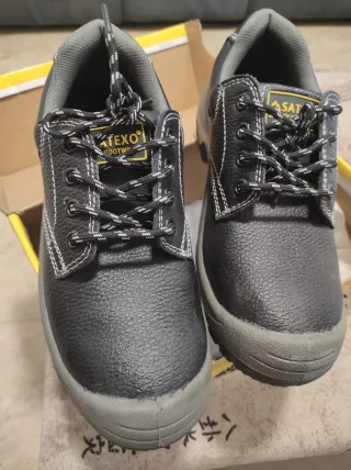 Zapatos de seguridad Satexo negros y grises