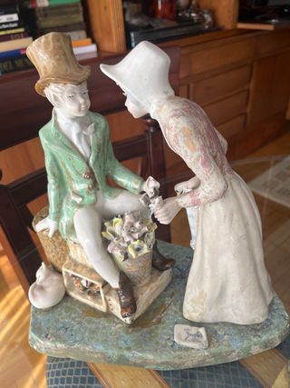 Figura pareja romántica porcelana Capodimonte