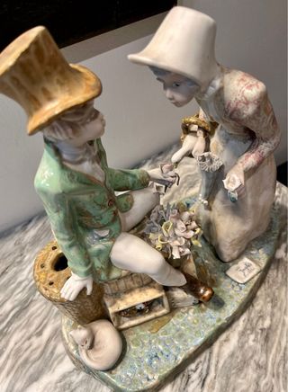 Figura pareja romántica porcelana Capodimonte