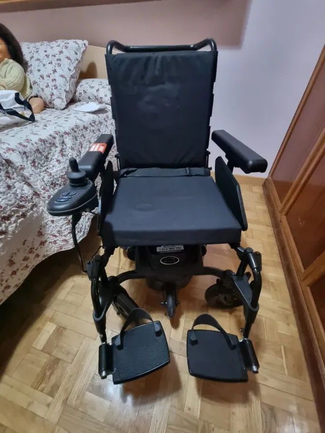 Silla de ruedas eléctrica Q100R