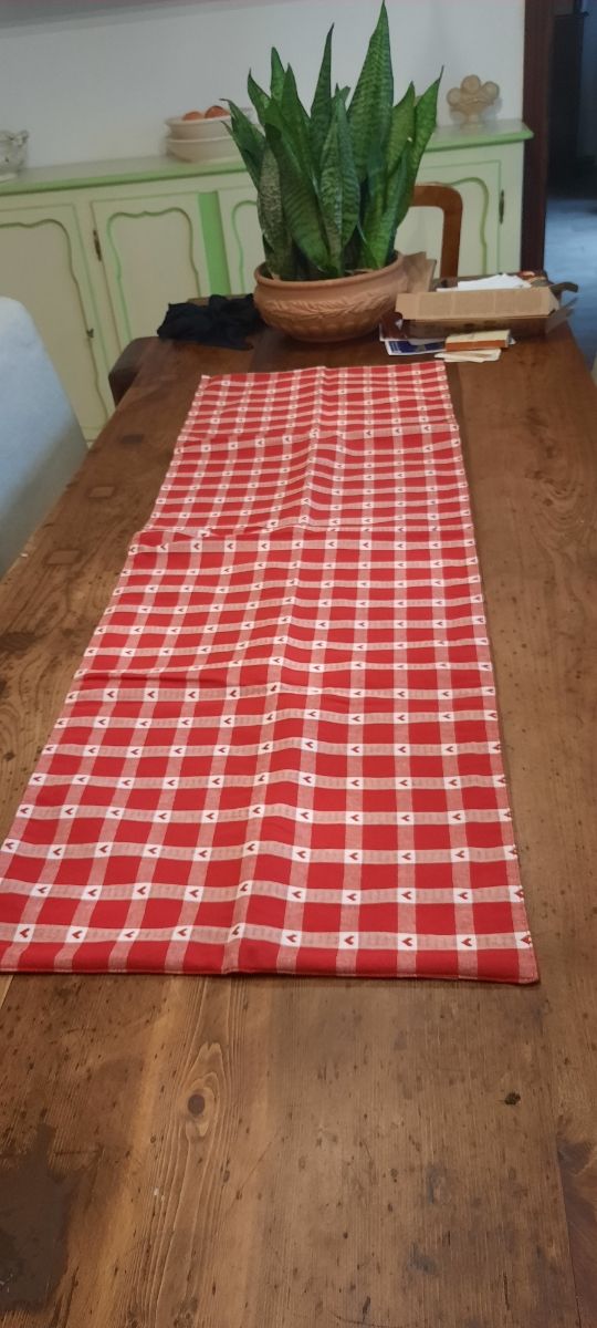 Runner da tavola a quadri rossi e bianchi