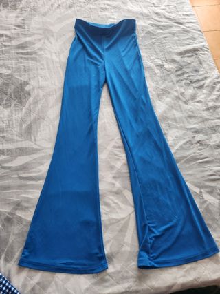 Pantalón largo azul acampanado