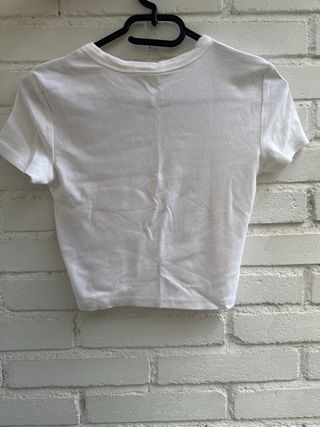 Camiseta Bershka mariposa marrón 