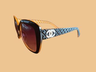 Gafas de sol Chanel negras y marrones