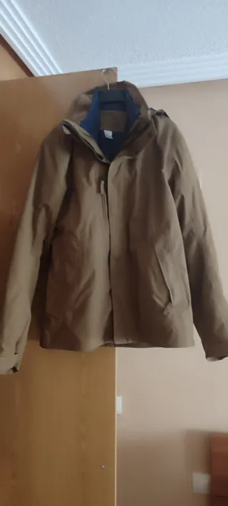 Chaquetón marrón con chaleco polar