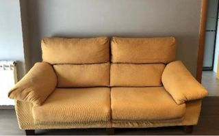 Sofá de 2 plazas amarillo mostaza